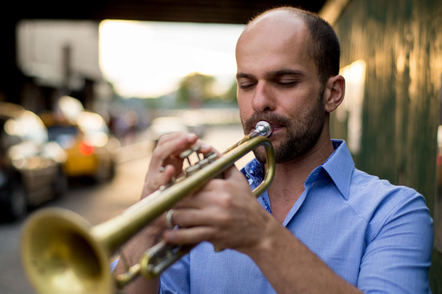 Amir ElSaffar / fot. Michael Crommett